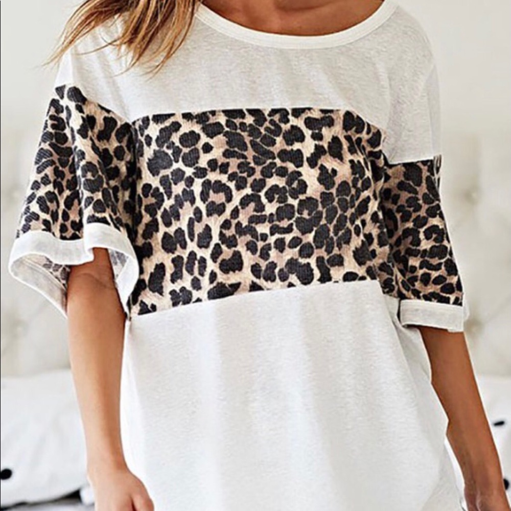 BiBi leopard contrast bell sleeve top. Boutique. - Picture 2 of 5